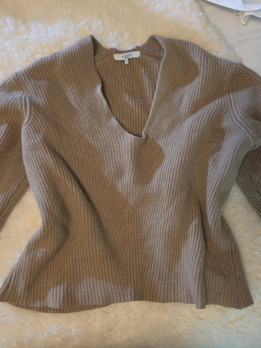 Almia Ribbed 100% Merino Wool V-Neck Sweater in Camel Brown